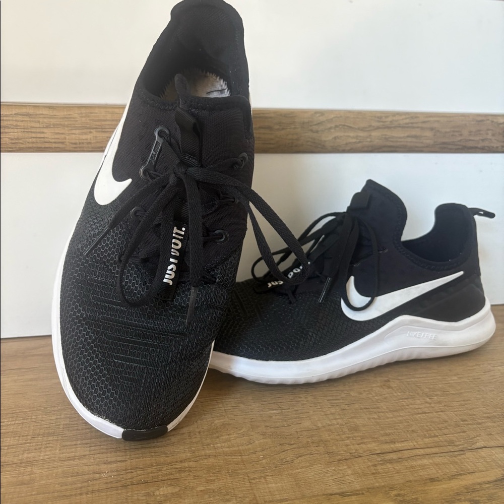 Nike women’s running shoes sz 8.5